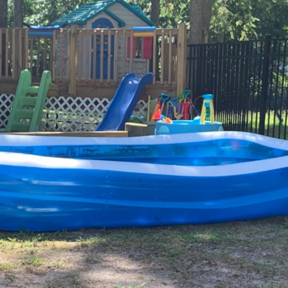 Giant Inflatable Family Pool - Picture 4 of 8